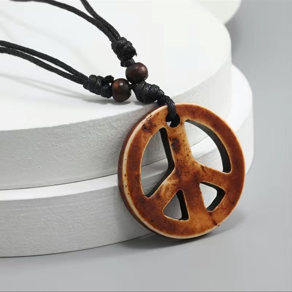 Peace Sign Unisex Necklace NWT - Picture 2 of 2